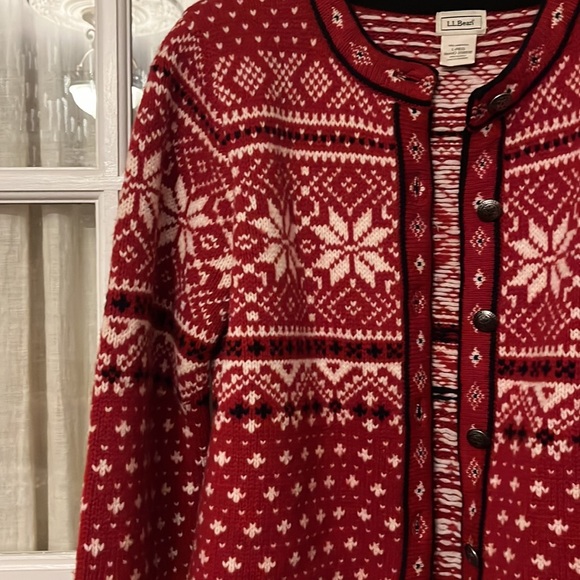 LL Bean 100% Lamb’s Wool Nordic Snowflake Christmas Sweater Cardigan Red Black L - Picture 4 of 5